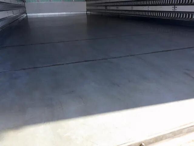 いすゞフォワードアルミバン中型（4t）[写真11]