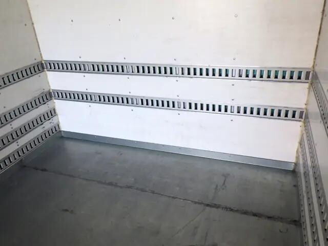 いすゞフォワードアルミバン中型（4t）[写真31]