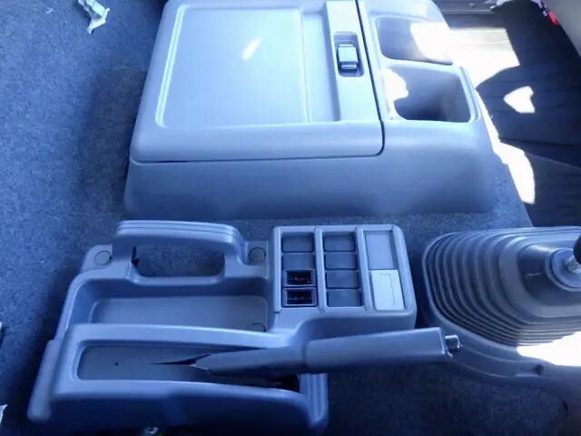 いすゞフォワードアルミバン中型（4t）[写真39]