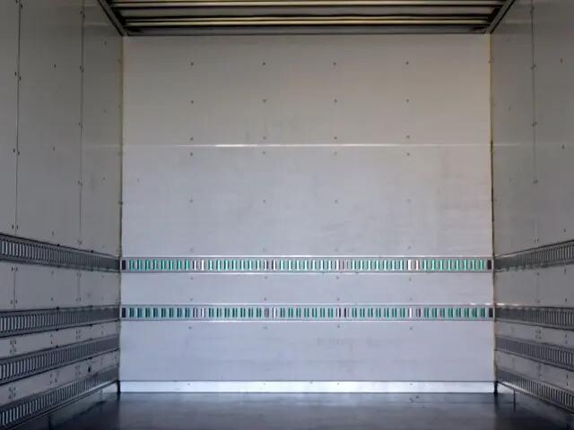 いすゞフォワードアルミバン中型（4t）[写真08]