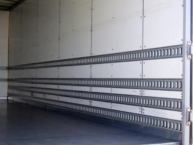 いすゞフォワードアルミバン中型（4t）[写真09]