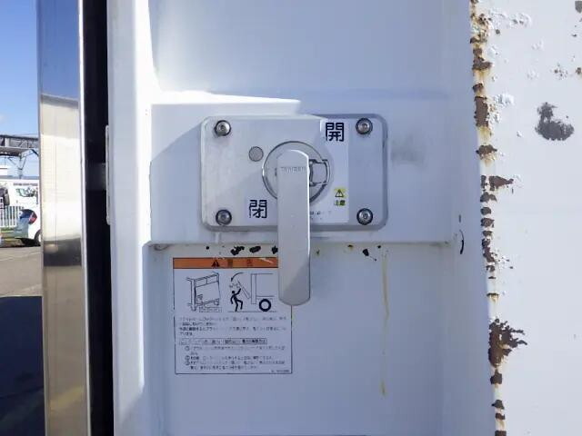 いすゞエルフ冷凍車（冷蔵車）小型（2t・3t）[写真30]