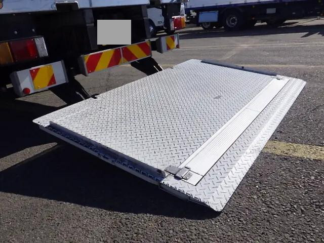 いすゞエルフ冷凍車（冷蔵車）小型（2t・3t）[写真32]