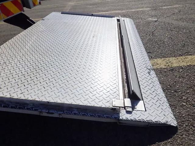 いすゞエルフ冷凍車（冷蔵車）小型（2t・3t）[写真33]