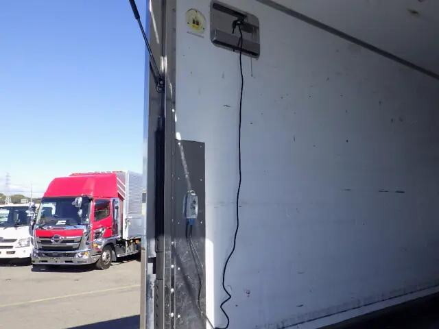 いすゞエルフ冷凍車（冷蔵車）小型（2t・3t）[写真06]