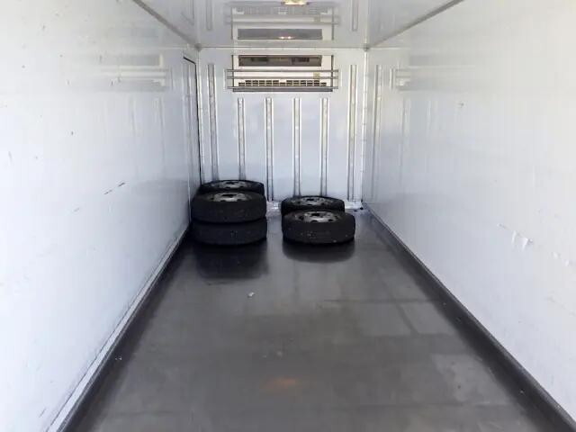 いすゞエルフ冷凍車（冷蔵車）小型（2t・3t）[写真07]