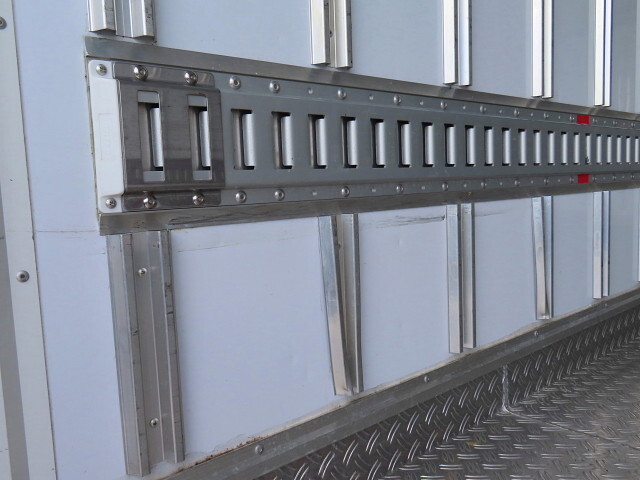 いすゞエルフ冷凍車（冷蔵車）小型（2t・3t）[写真31]