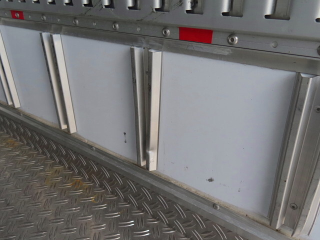 いすゞエルフ冷凍車（冷蔵車）小型（2t・3t）[写真32]