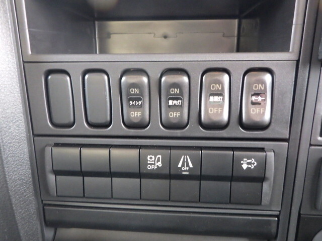 三菱ふそうファイターアルミウイング中型（4t）[写真17]