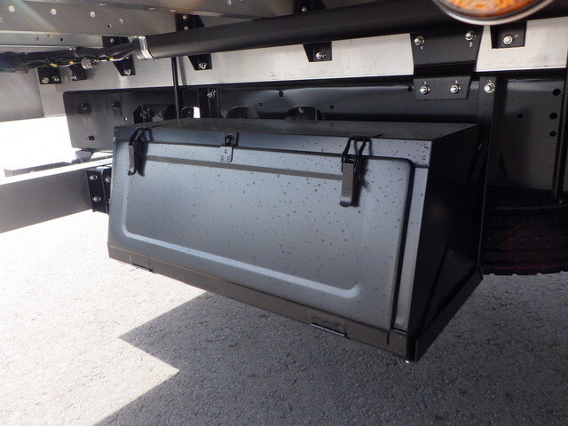 三菱ふそうファイターアルミウイング中型（4t）[写真24]