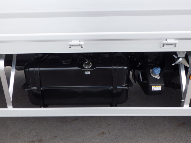 三菱ふそうファイターアルミウイング中型（4t）[写真27]