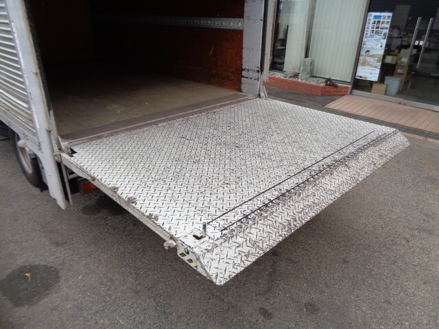 三菱ふそうキャンターアルミバン小型（2t・3t）[写真12]