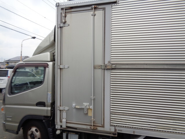 三菱ふそうキャンターアルミバン小型（2t・3t）[写真14]