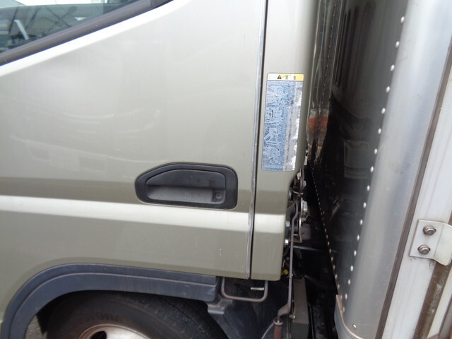 三菱ふそうキャンターアルミバン小型（2t・3t）[写真21]
