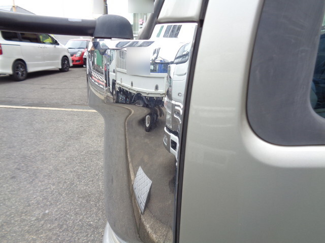三菱ふそうキャンターアルミバン小型（2t・3t）[写真22]
