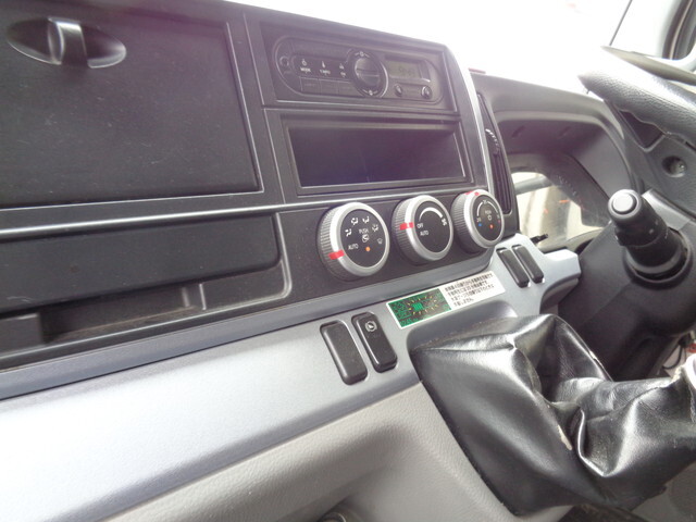 三菱ふそうキャンターアルミバン小型（2t・3t）[写真35]