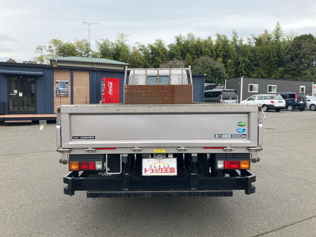 三菱ふそうキャンター平ボディ小型（2t・3t）[写真12]
