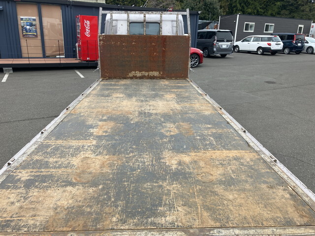 三菱ふそうキャンター平ボディ小型（2t・3t）[写真14]