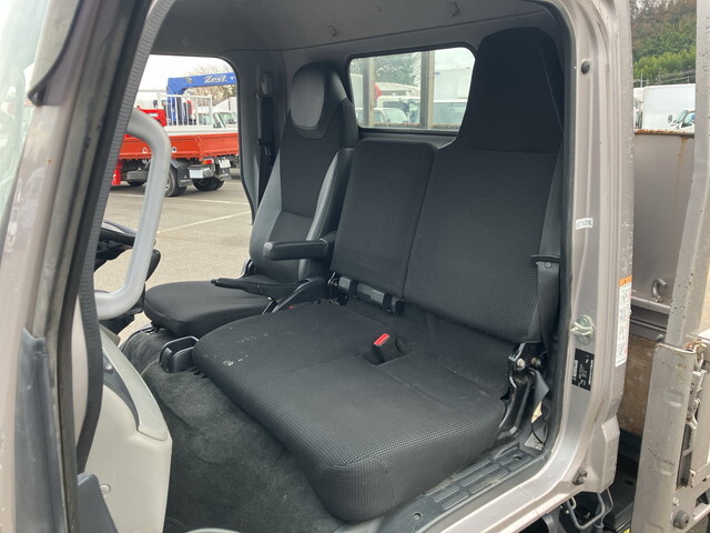 三菱ふそうキャンター平ボディ小型（2t・3t）[写真30]