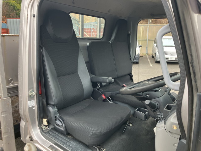 三菱ふそうキャンター平ボディ小型（2t・3t）[写真31]