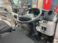 三菱ふそうキャンター平ボディ小型（2t・3t）[写真33]