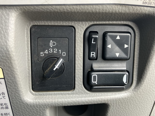 三菱ふそうキャンター平ボディ小型（2t・3t）[写真38]