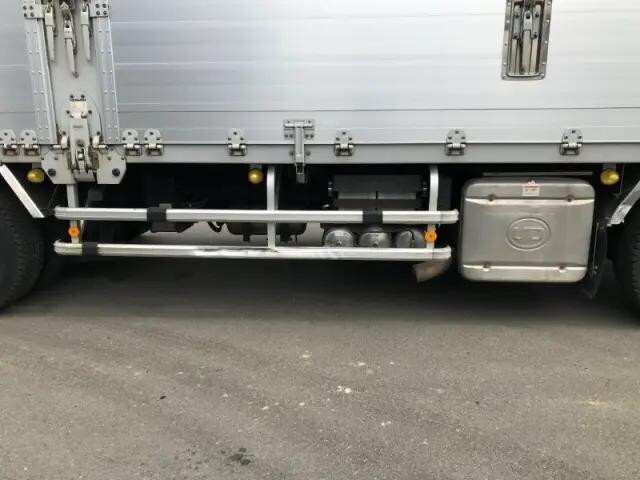 UDトラックスクオンアルミウイング大型（10t）[写真35]