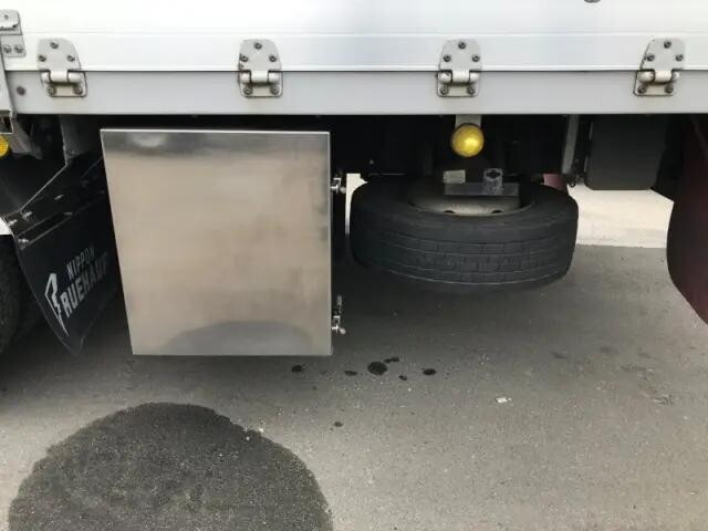 UDトラックスクオンアルミウイング大型（10t）[写真37]