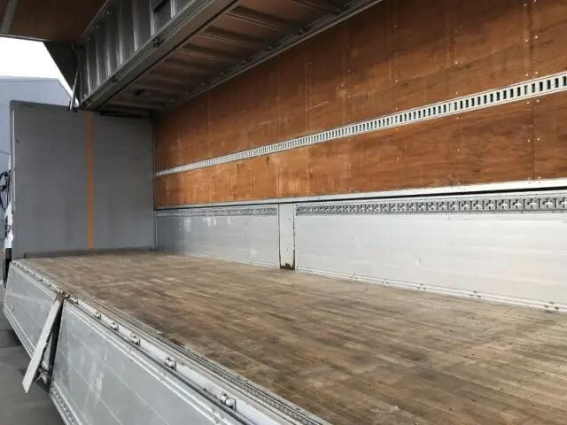 UDトラックスクオンアルミウイング大型（10t）[写真06]