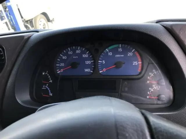 UDトラックスクオンアルミウイング大型（10t）[写真09]