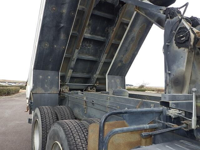 UDトラックスクオンダンプ大型（10t）[写真11]