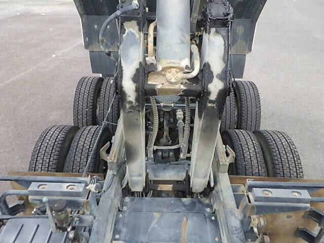 UDトラックスクオンダンプ大型（10t）[写真13]