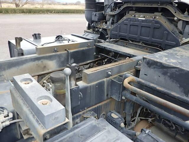 UDトラックスクオンダンプ大型（10t）[写真16]