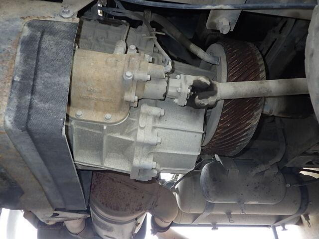 UDトラックスクオンダンプ大型（10t）[写真18]