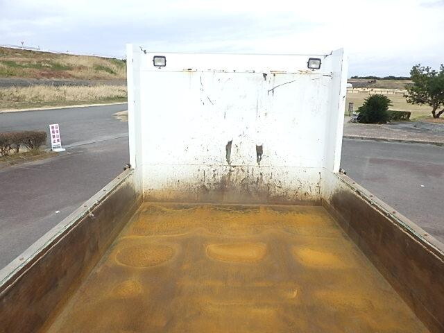 UDトラックスクオンダンプ大型（10t）[写真05]