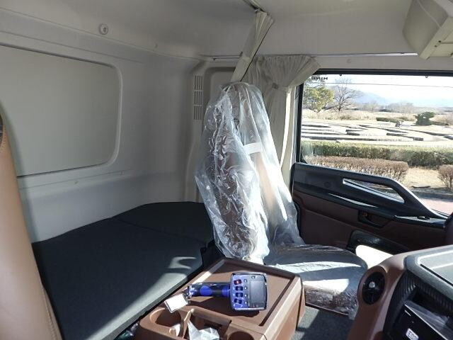 日野プロフィアセルフクレーン4段大型（10t）[写真24]