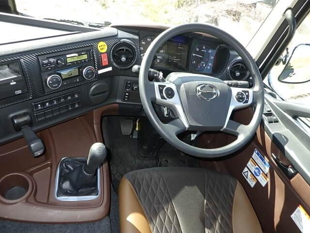 日野プロフィアセルフクレーン4段大型（10t）[写真25]