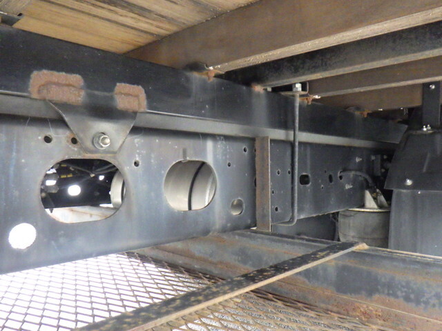 いすゞフォワード平ボディ中型（4t）[写真16]