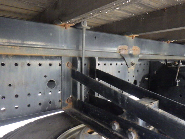 いすゞフォワード平ボディ中型（4t）[写真17]