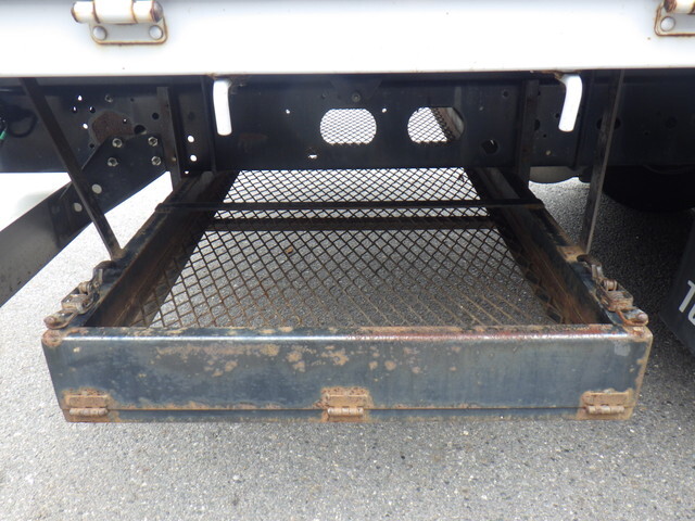 いすゞフォワード平ボディ中型（4t）[写真19]