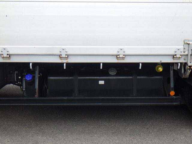 いすゞフォワード平ボディ中型（4t）[写真22]