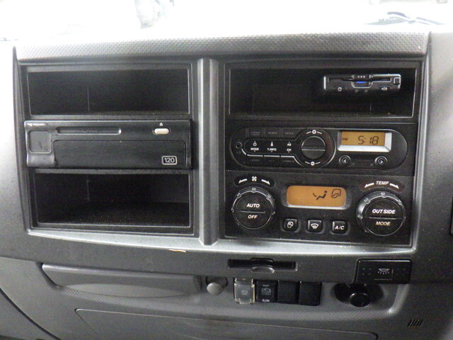 いすゞフォワード平ボディ中型（4t）[写真28]