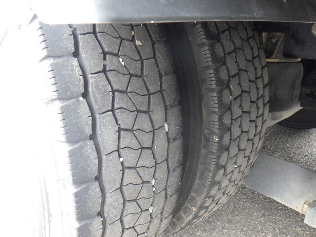 いすゞフォワード平ボディ中型（4t）[写真34]