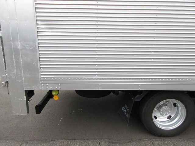 いすゞエルフアルミバン小型（2t・3t）[写真37]