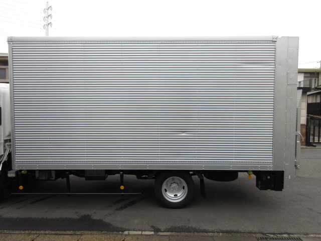 いすゞエルフアルミバン小型（2t・3t）[写真04]