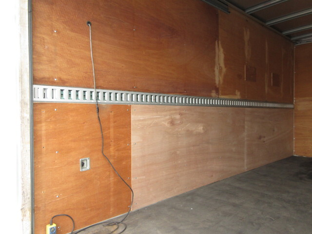 いすゞエルフアルミバン小型（2t・3t）[写真09]