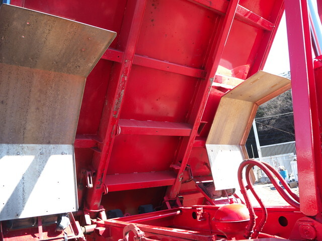 UDトラックスコンドルダンプ増トン（6t・8t）[写真15]