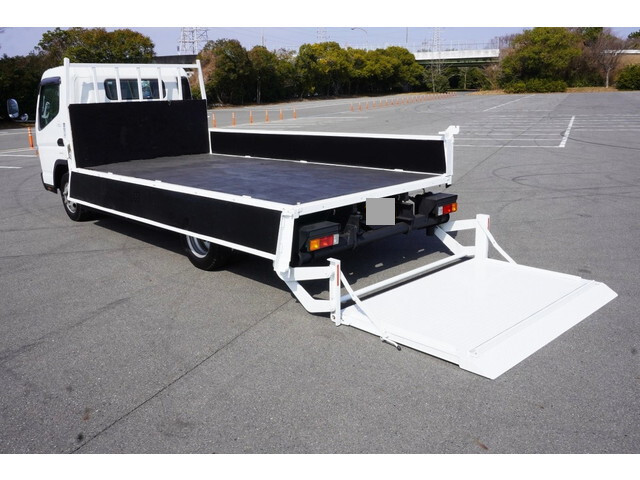 三菱ふそうキャンター平ボディ小型（2t・3t）[写真13]