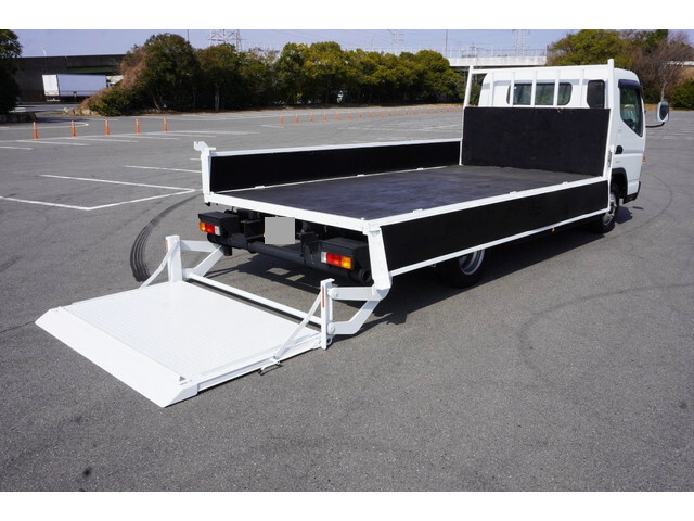 三菱ふそうキャンター平ボディ小型（2t・3t）[写真14]