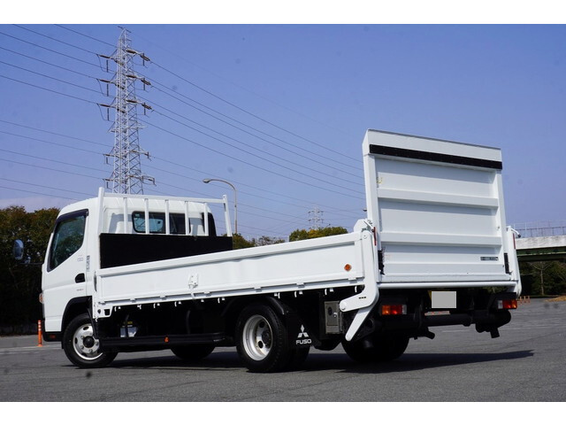 三菱ふそうキャンター平ボディ小型（2t・3t）[写真02]